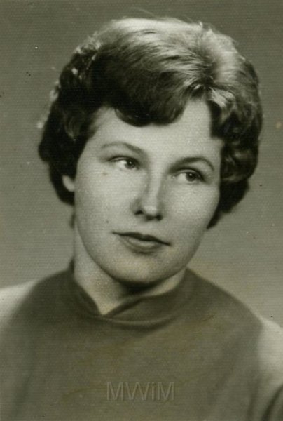 KKE 4617.jpg - Fot. Portret. Wilchelmina Majewska (z domu Jarzynowska) – córka Marii Jarzynowskiej (z domu Giedrojć), Wilno, lata 40-te XX wieku.
